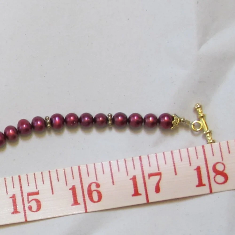 Smithsoniamn Museum of Art cranberry cultured pearl necklace and earrings